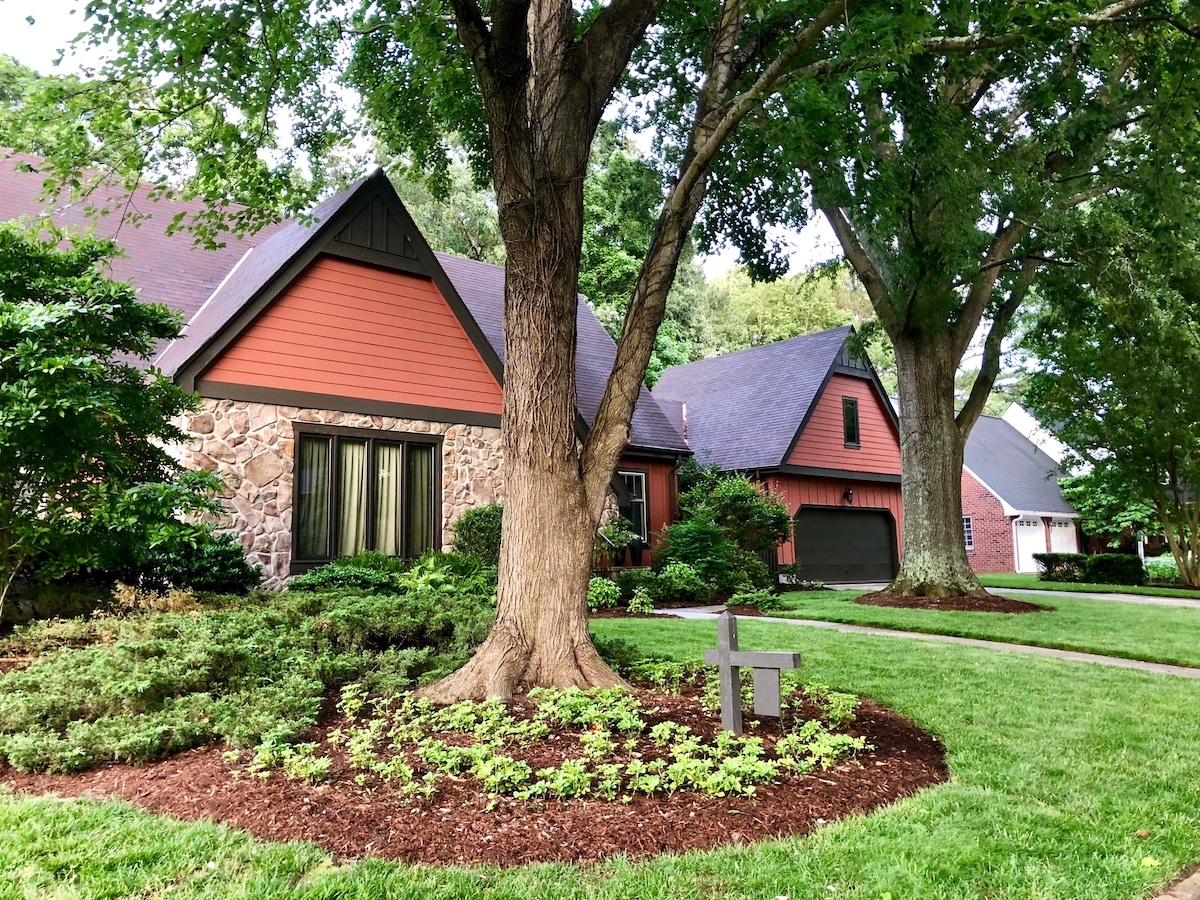 Beautifully landscaped yard in Albany NY. Serviced by Nick's Lawn Care, Landscaping & Tree Removal