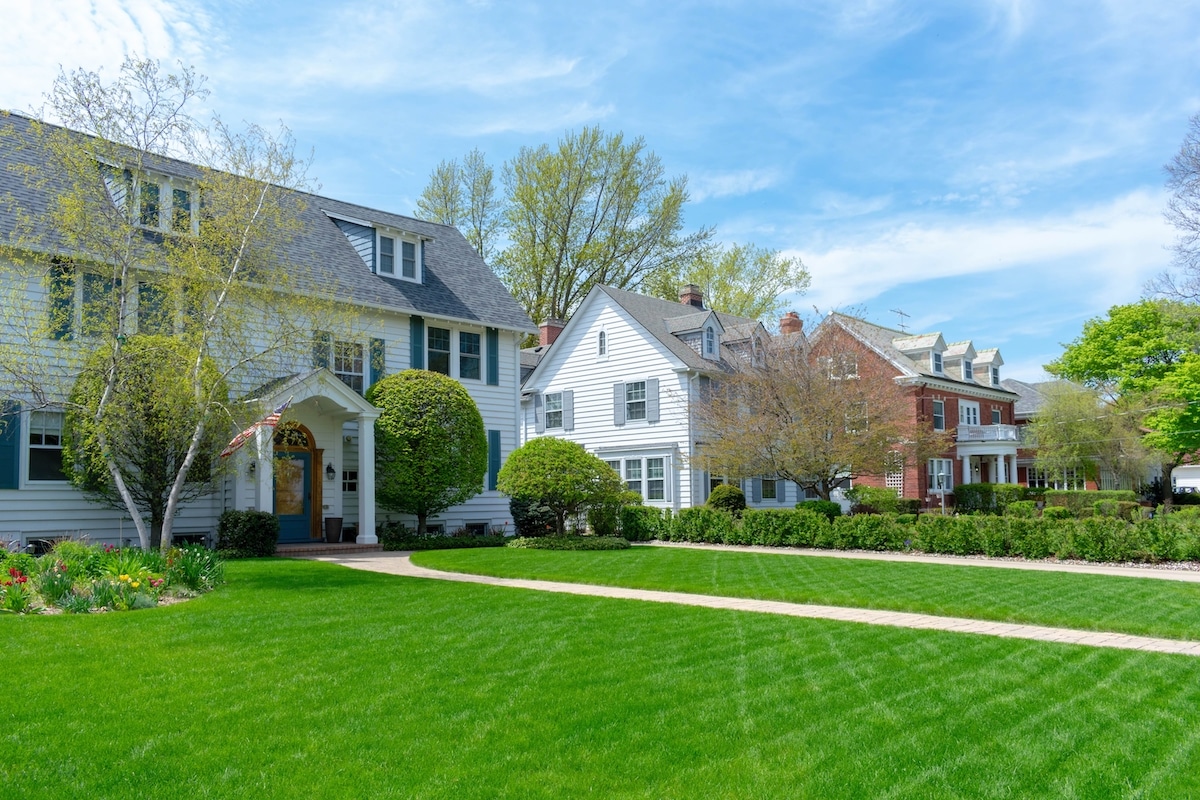 Row of traditional suburban homes and front lawns in nice neighborhood